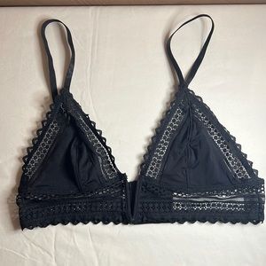 FOREVER 21 - MEDIUM Silk & Lace Bra 🖤